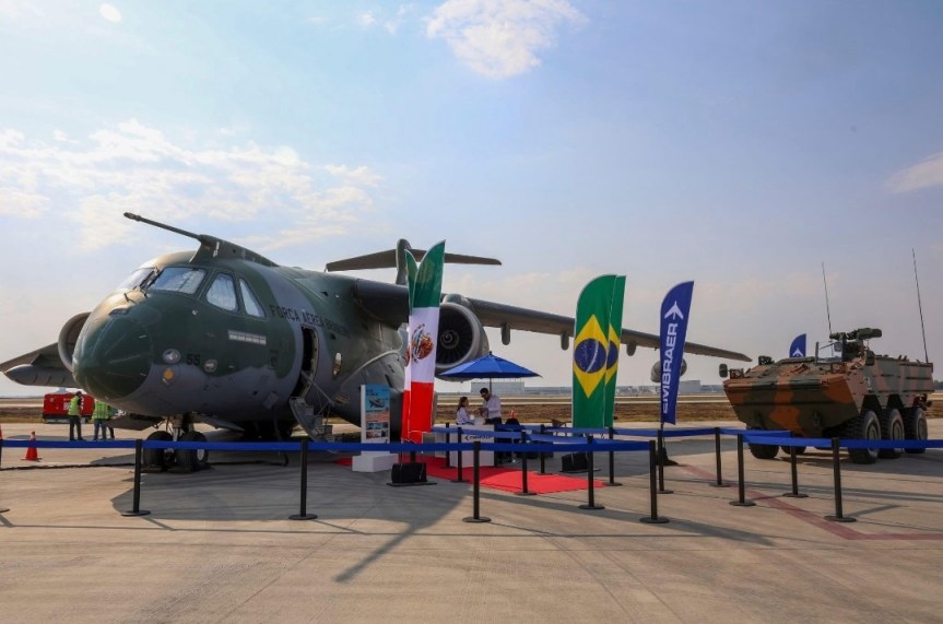 JULIO MENCHACA PARTICIPÓ EN LA INAUGURACIÓN DE LA FERIA&nbsp;AEROESPACIAL