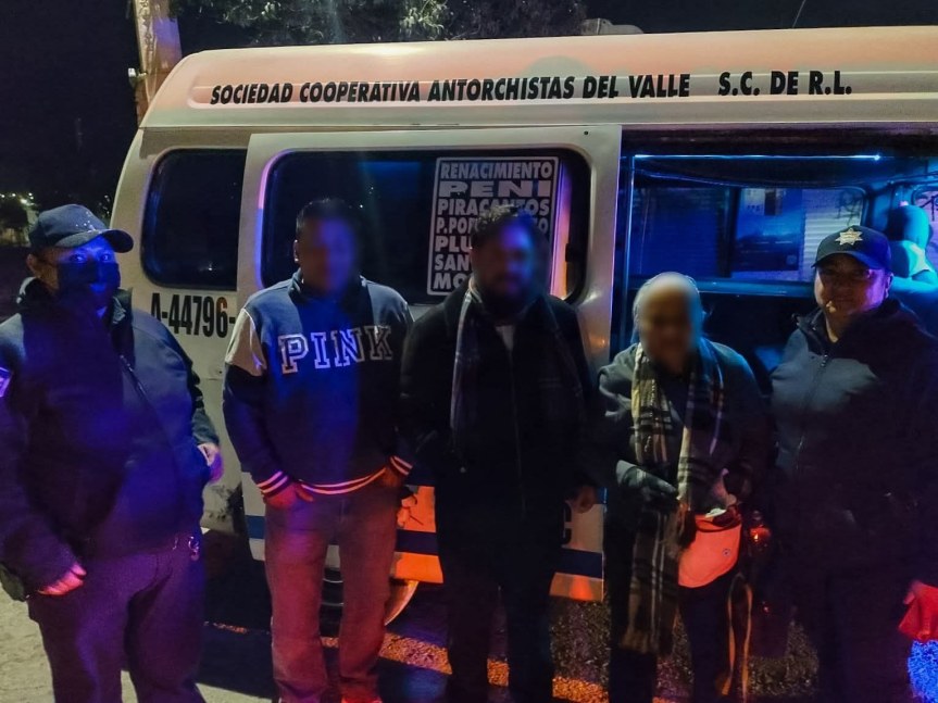 MUJER DE 67 AÑOS SE DESORIENTA TRAS ABORDAR TRANSPORTE EN PACHUCA; POLICÍAS LA REUNEN CON SU&nbsp;FAMILIA