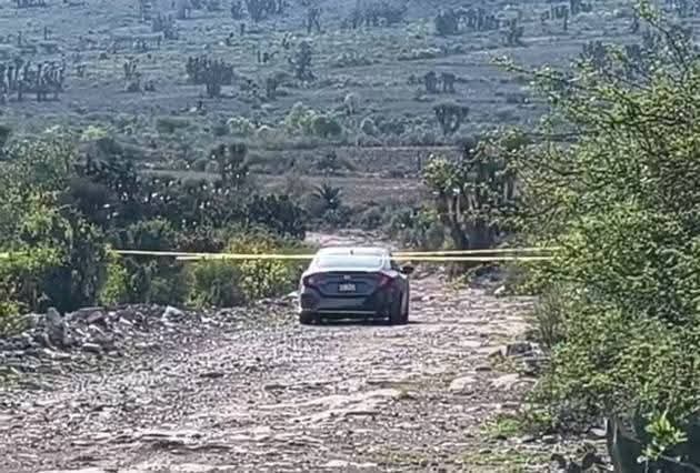 HALLAN CUATRO CUERPOS EN AUTO CON PLACAS DE HIDALGO ABANDONADO EN&nbsp;PUEBLA