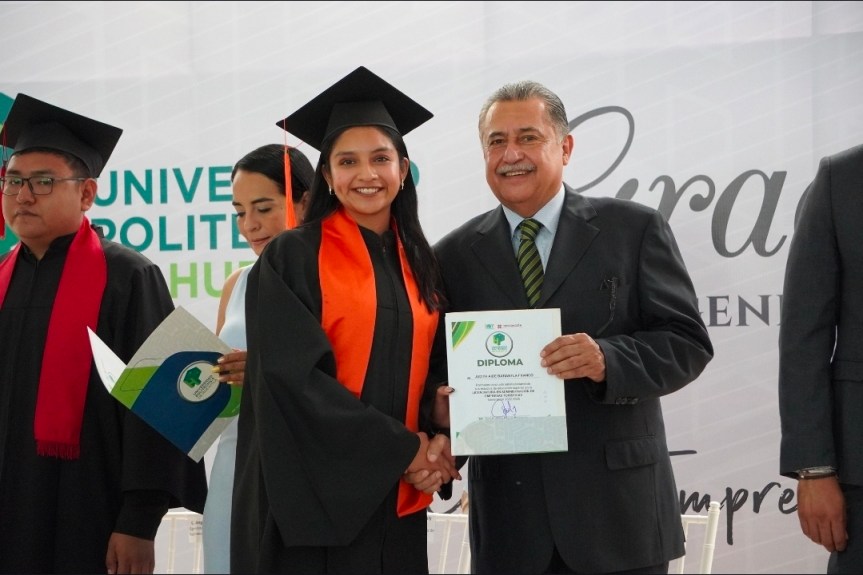 EGRESAN 158 ESTUDIANTES DE LA UNIVERSIDAD POLITÉCNICA DE&nbsp;HUEJUTLA